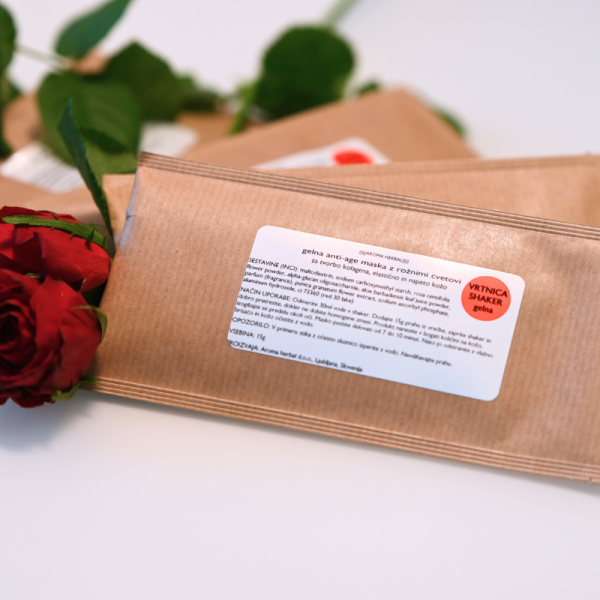 Maska z rožnimi cvetovi - gelna shaker